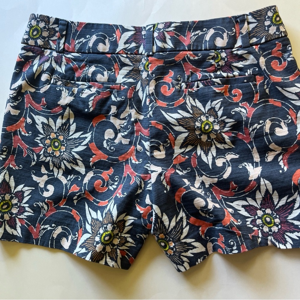 ANN TAYLOR Loft Multicolor Flat Front Floral Mid-Rise Riviera Short Women's Sz 8 - Picture 4 of 9